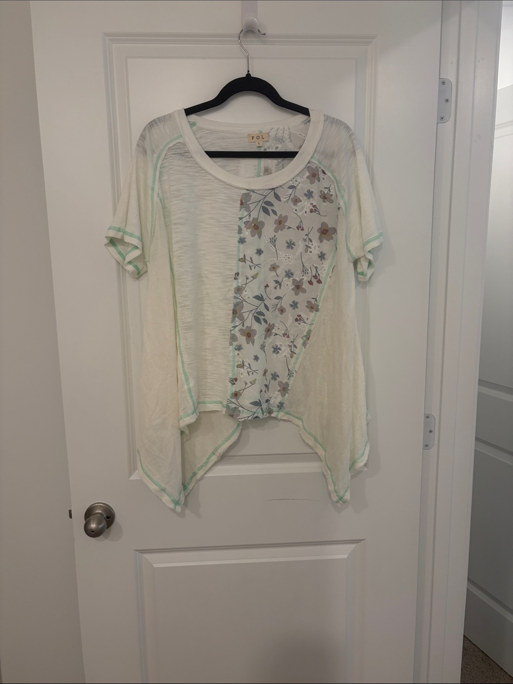NWOT POL Ivory Short-Sleeve Tunic with Mint Trim & Floral Panel